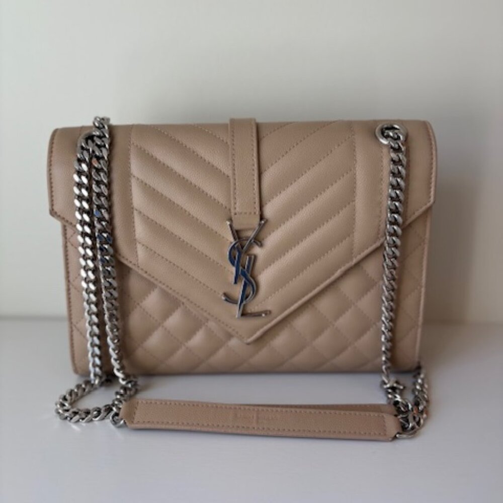 YSL MEDIUM ENVELOPE IN QUILTED GRAIN DE POUDRE EMBOSSED LEATHER SHOULDER BAG